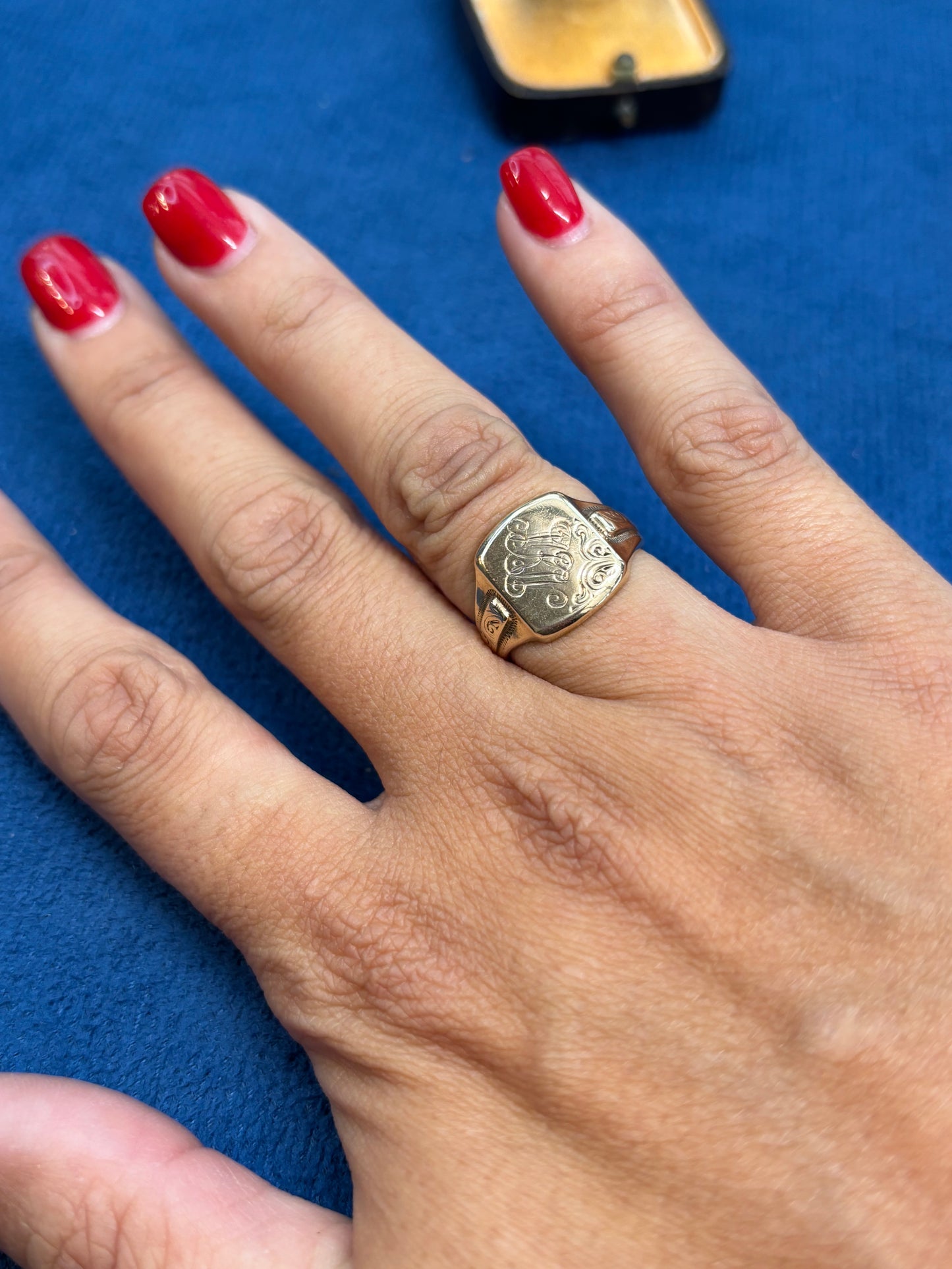 Vintage 9ct gold signet ring