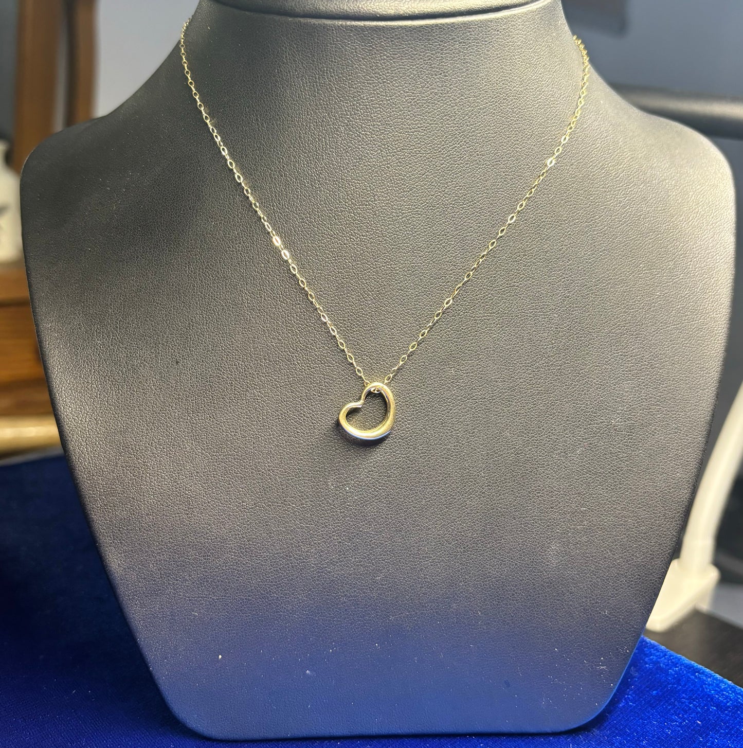 Vintage Solid 9ct gold heart pendant with chain