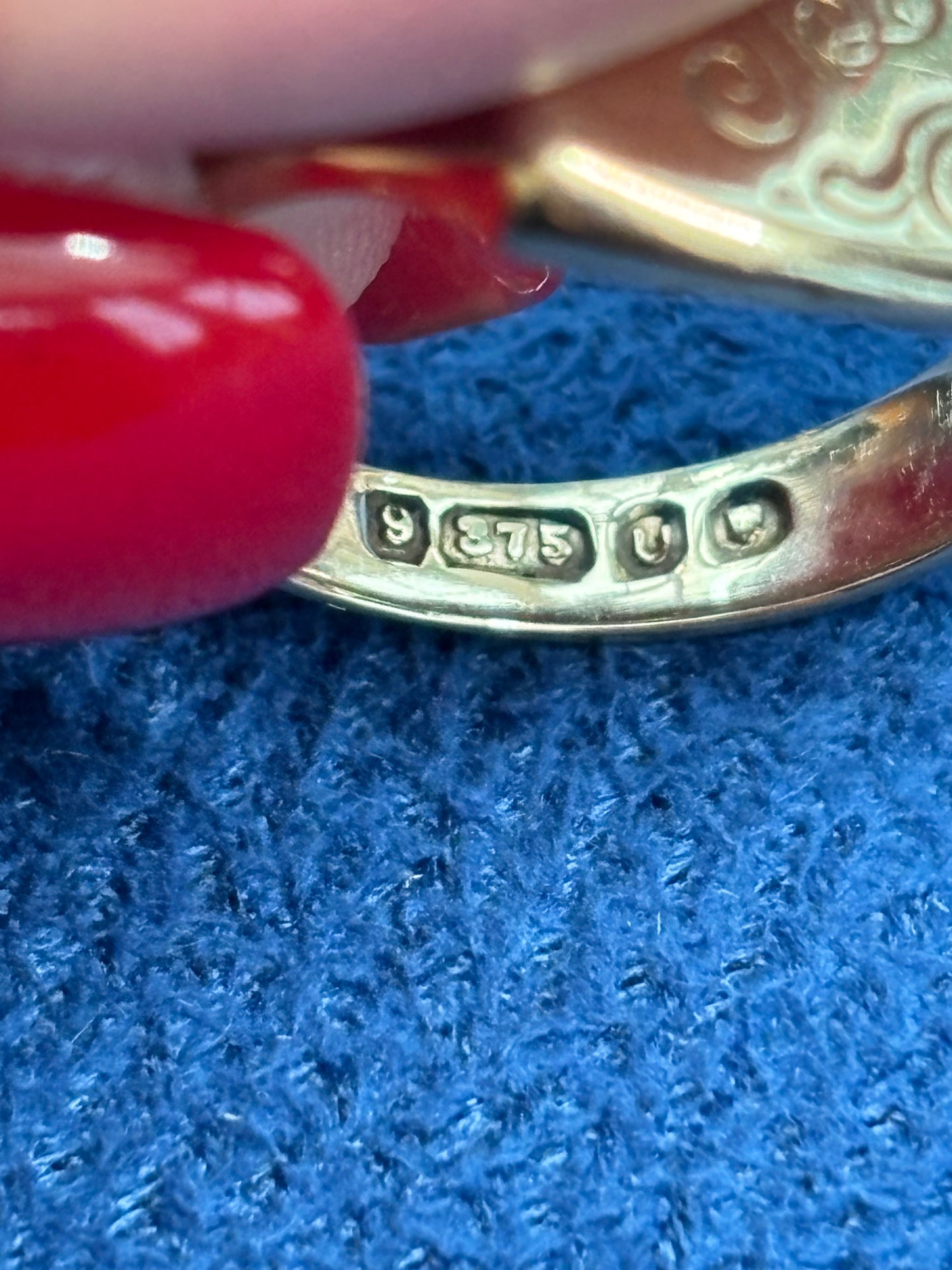 Vintage 9ct gold signet ring