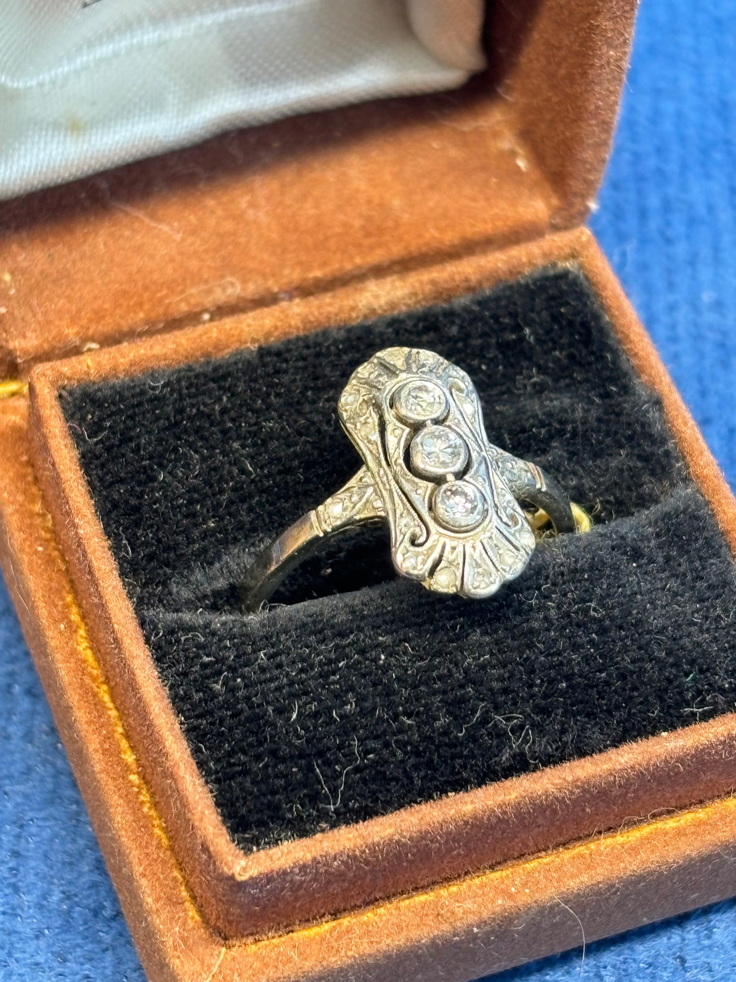 Art deco diamond and platinum ring