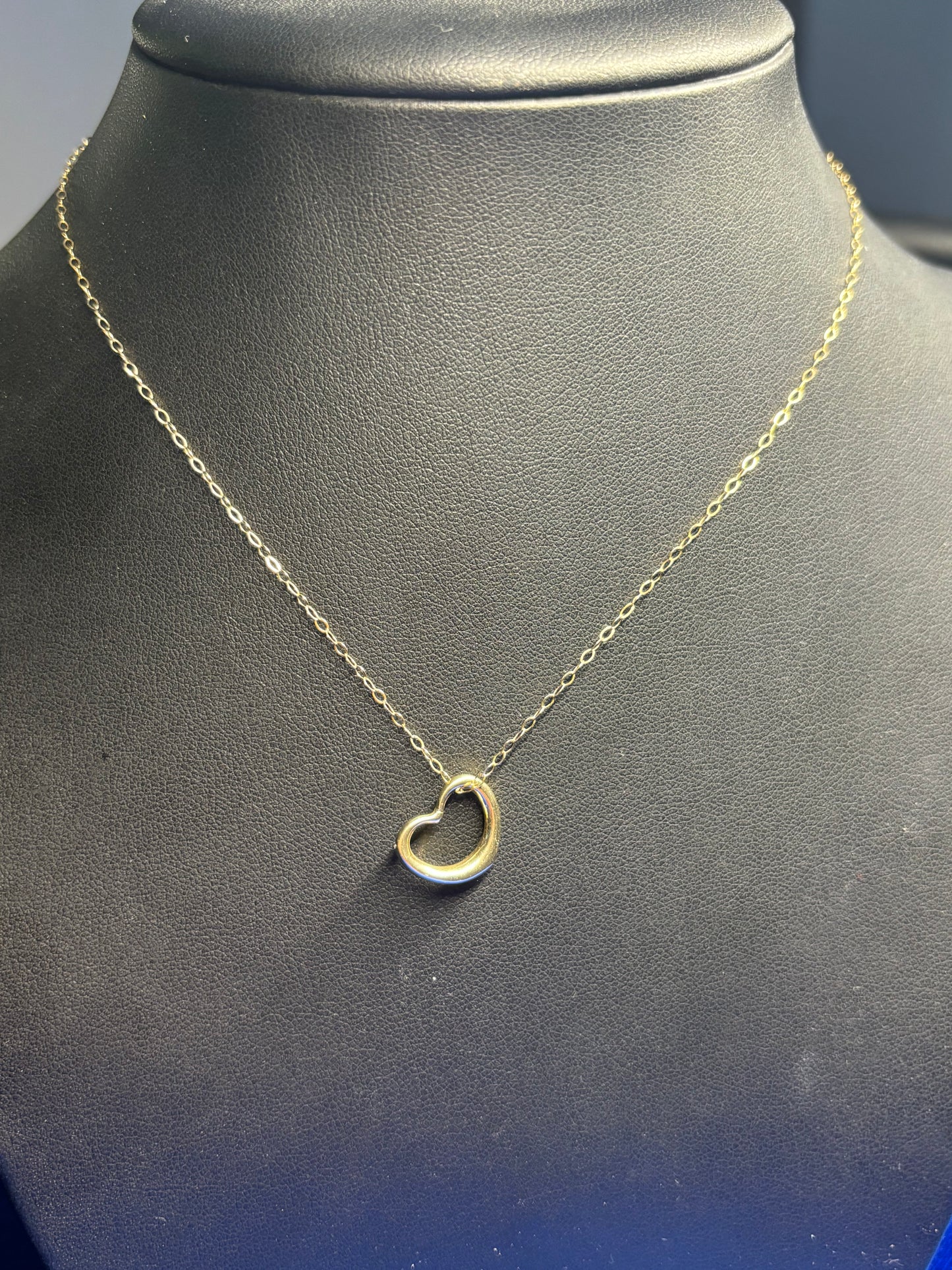 Vintage Solid 9ct gold heart pendant with chain