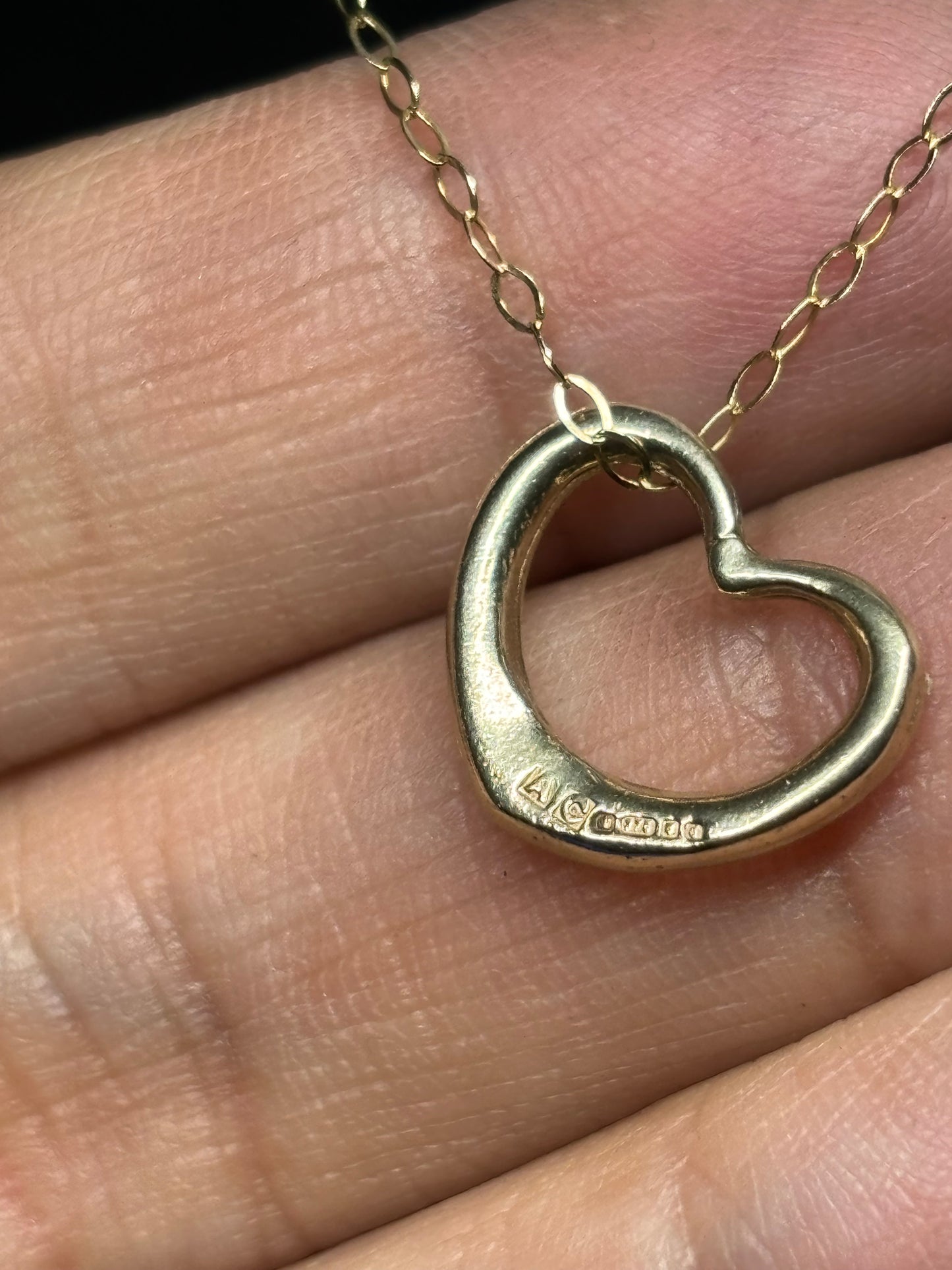 Vintage Solid 9ct gold heart pendant with chain