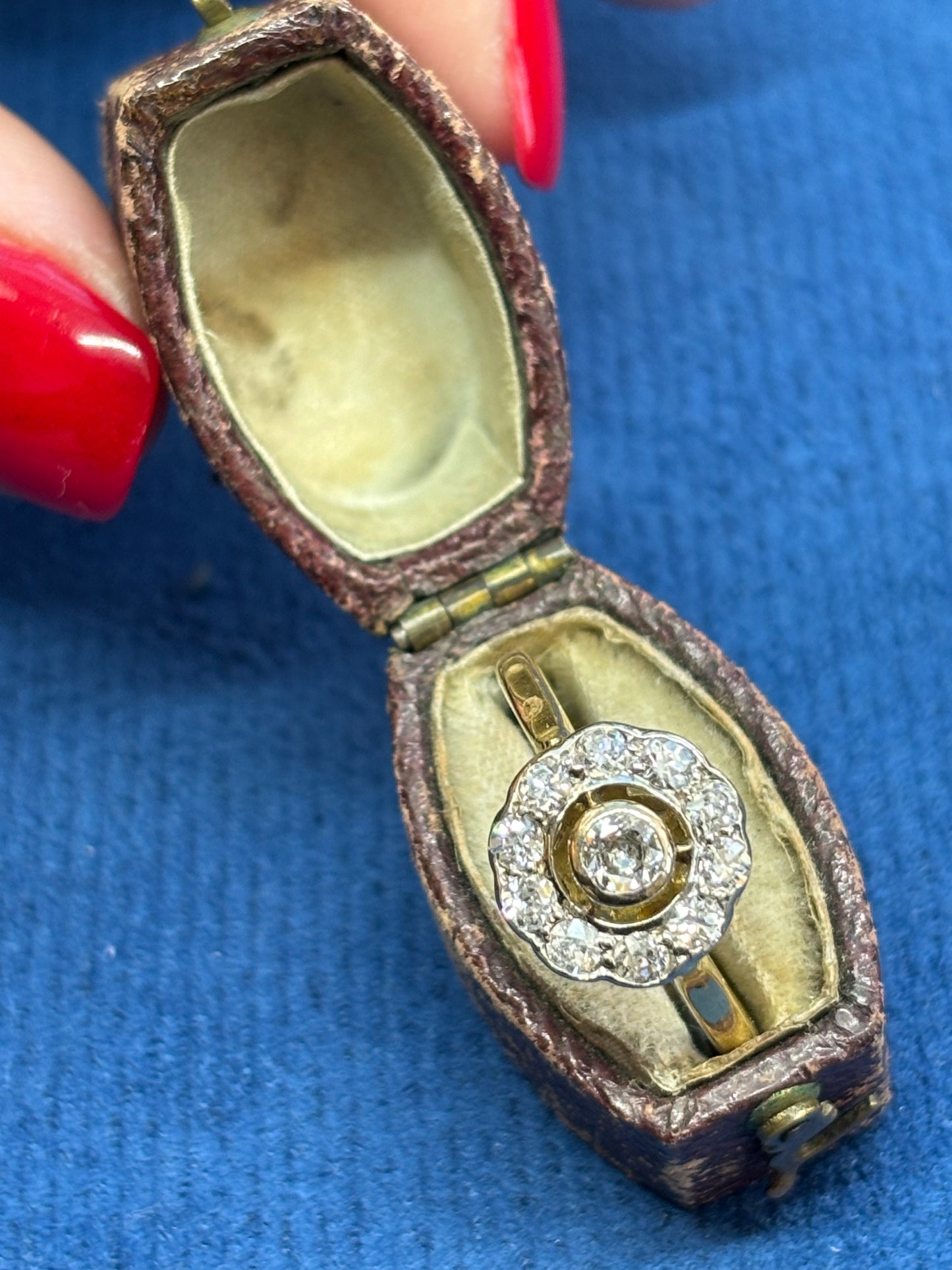 Diamond and 18ct gold Art Deco ring