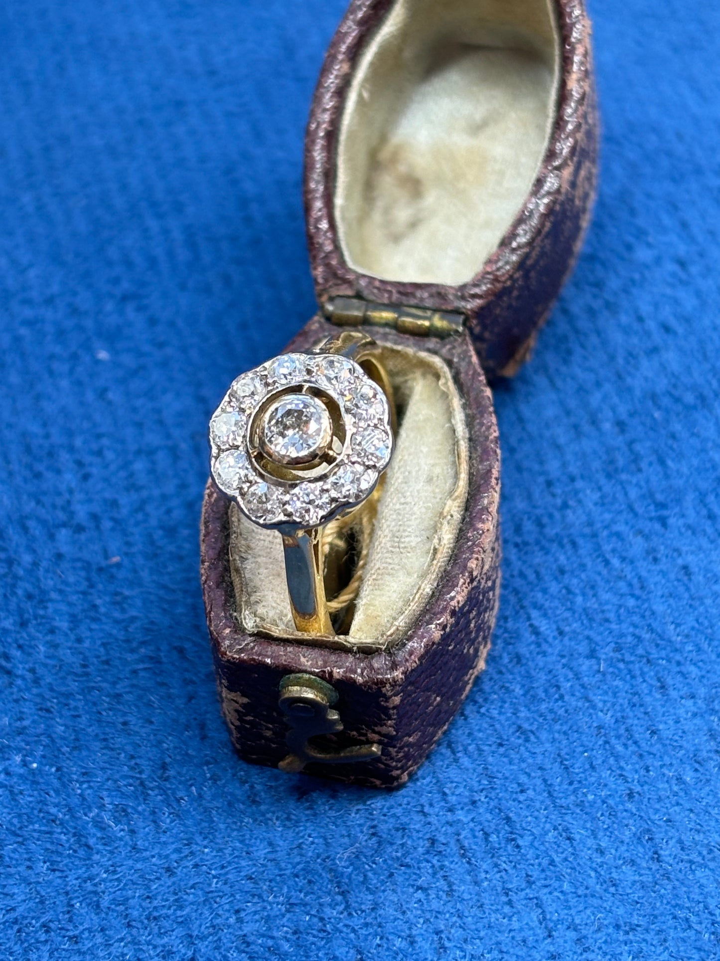 Diamond and 18ct gold Art Deco ring