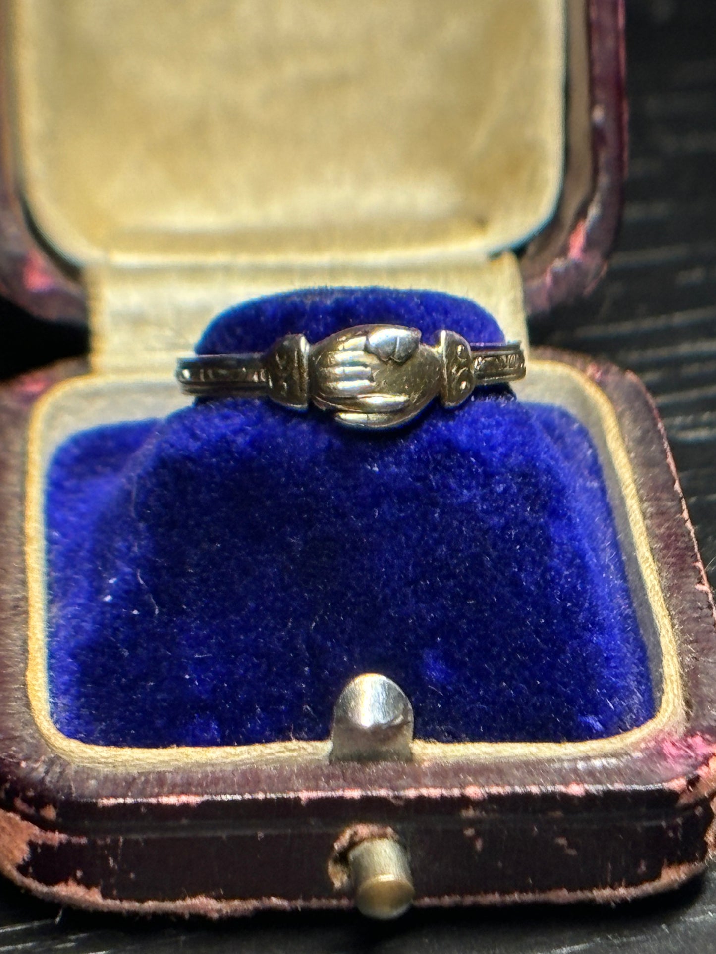 Mid 1800s gold Gimmel Fede hands ring