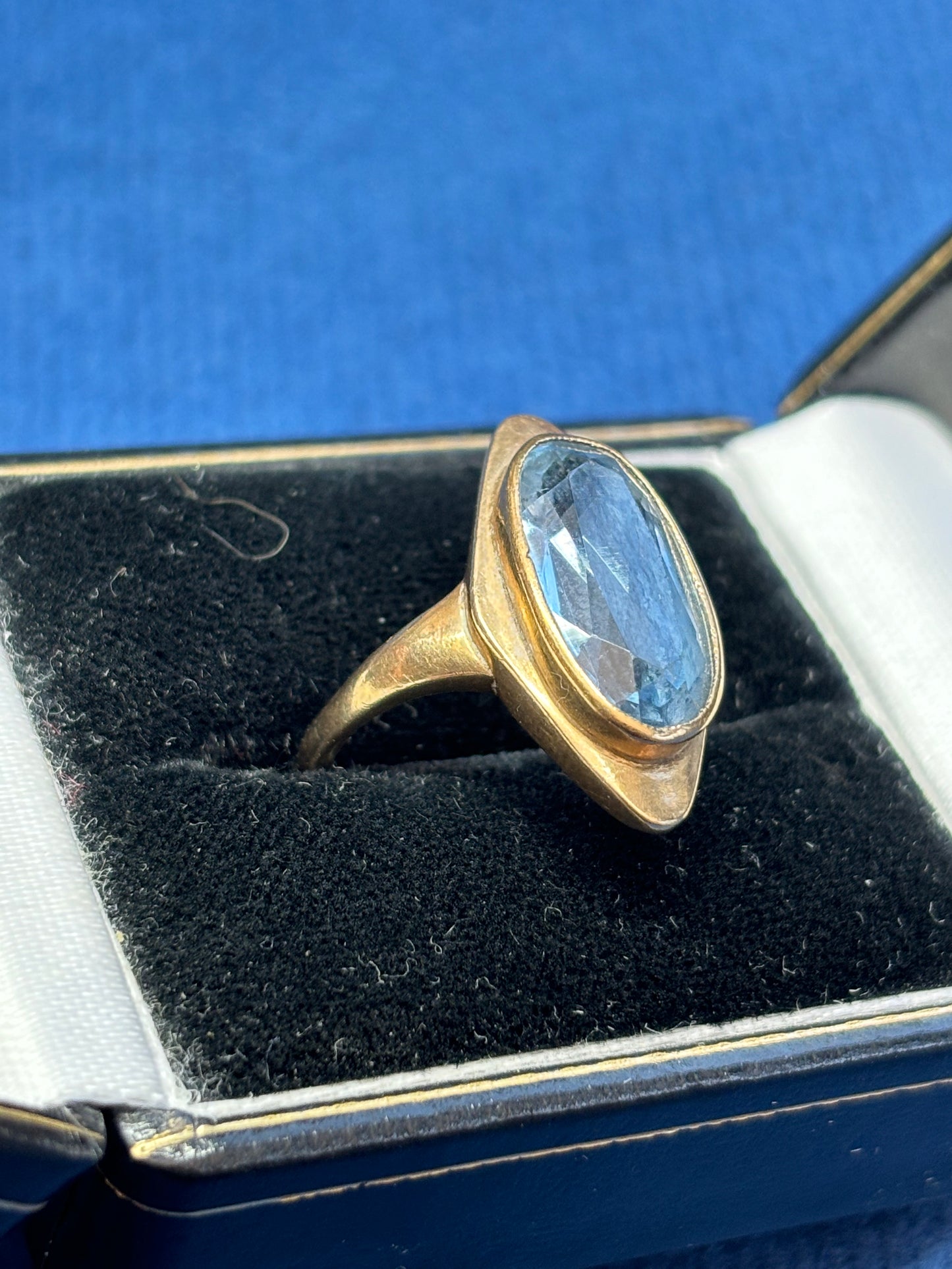 Vintage 1980s blue Spinel ring