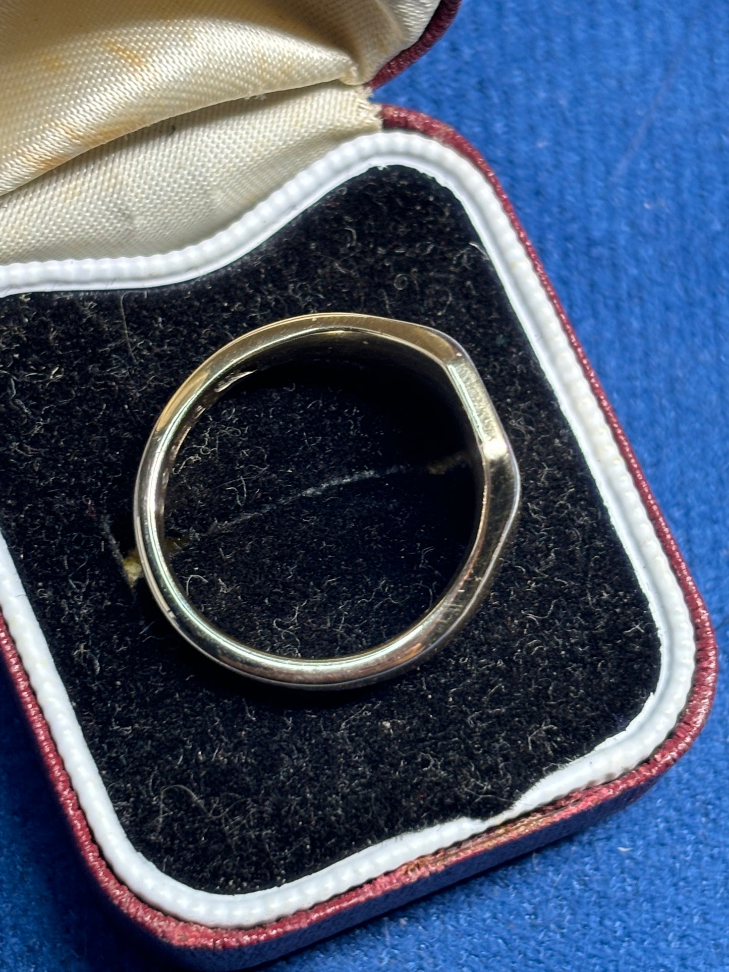 9ct gold signet ring