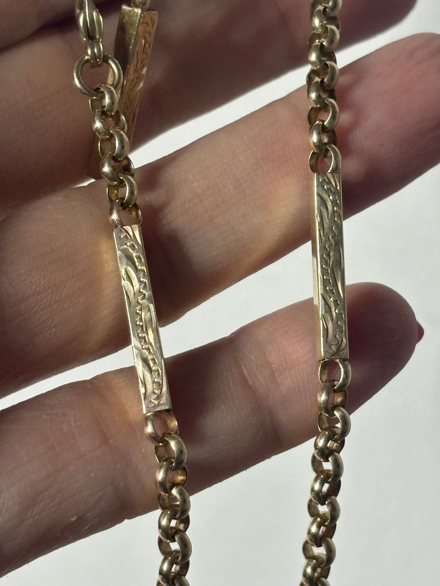 9ct gold engraved bar and belcher chain