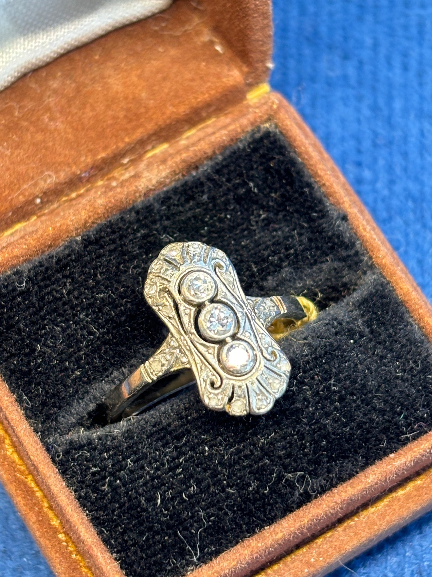 Art deco diamond and platinum ring