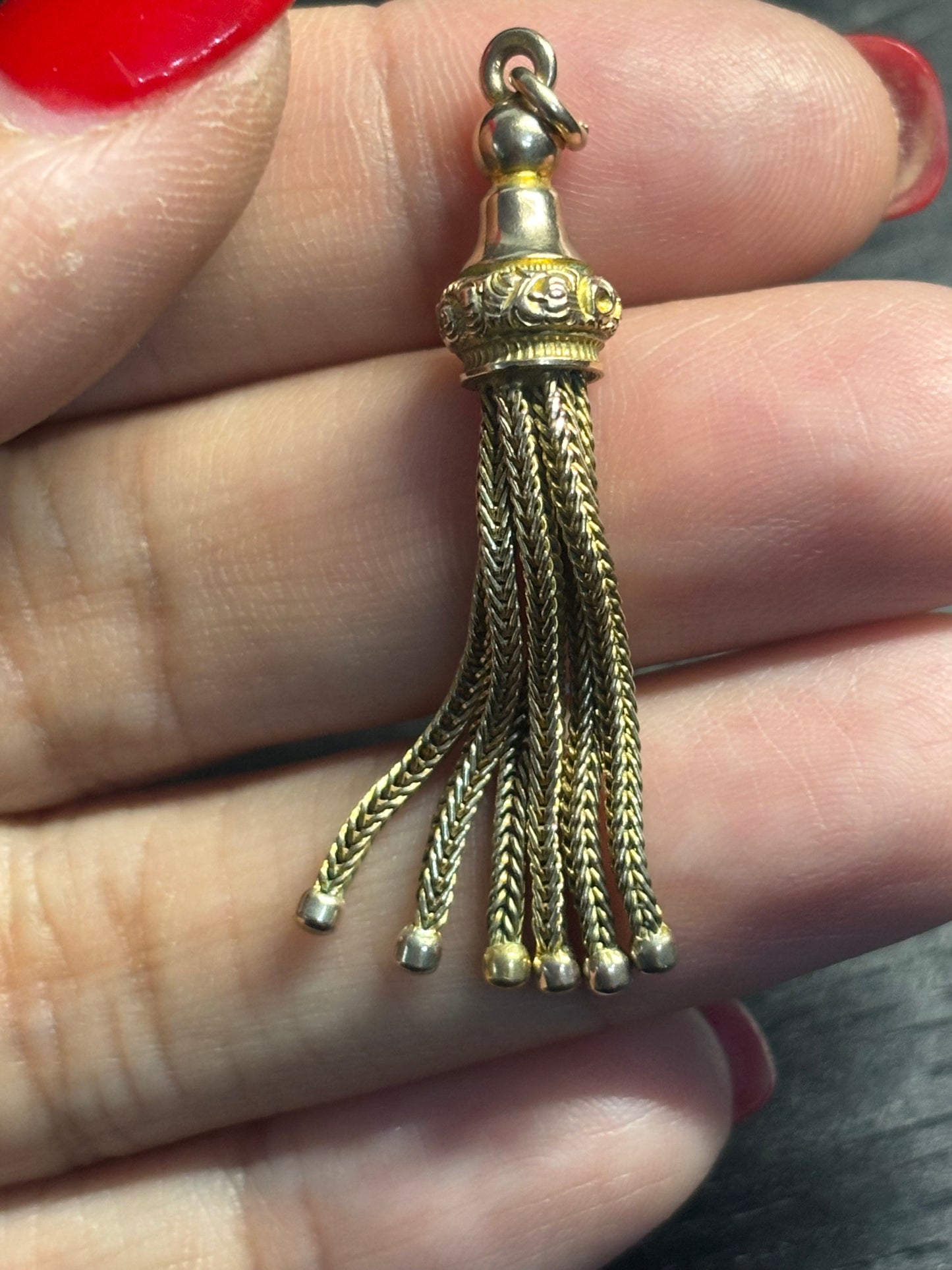 Victorian 9ct gold tassel pendant