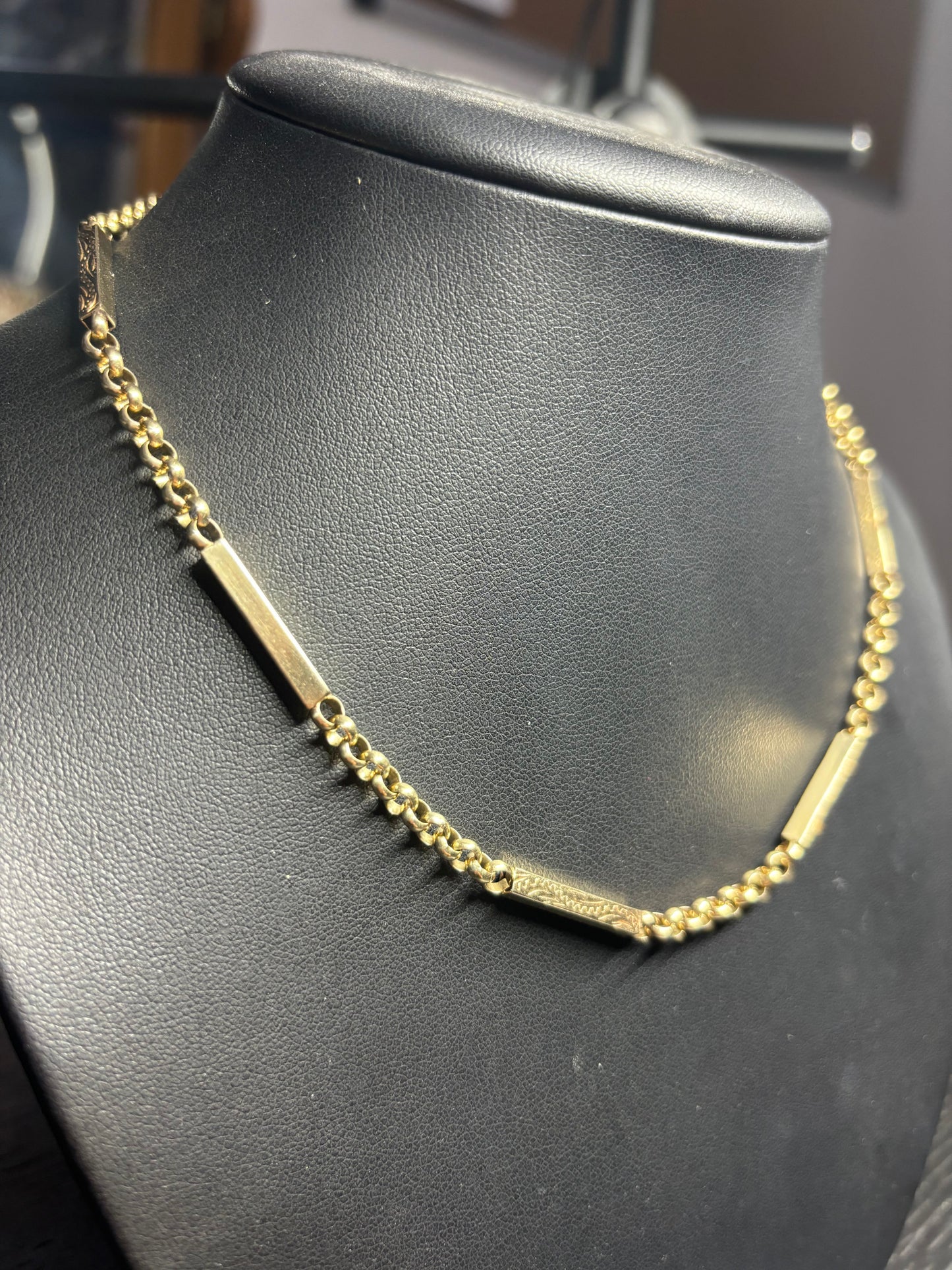 9ct gold engraved bar and belcher chain