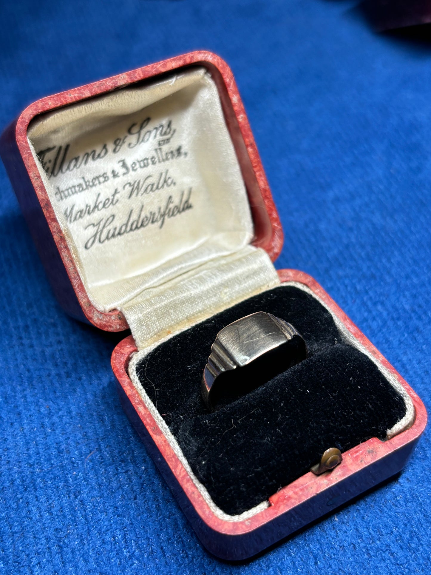 18ct gold signet ring