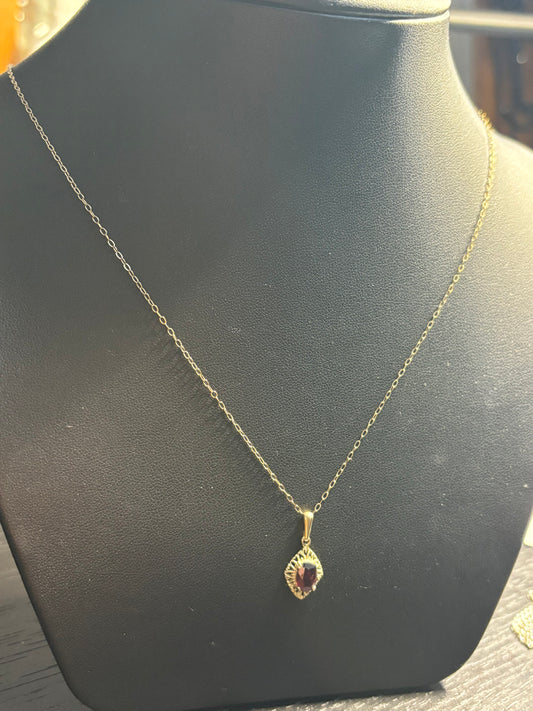 9ct gold and garnet pendant