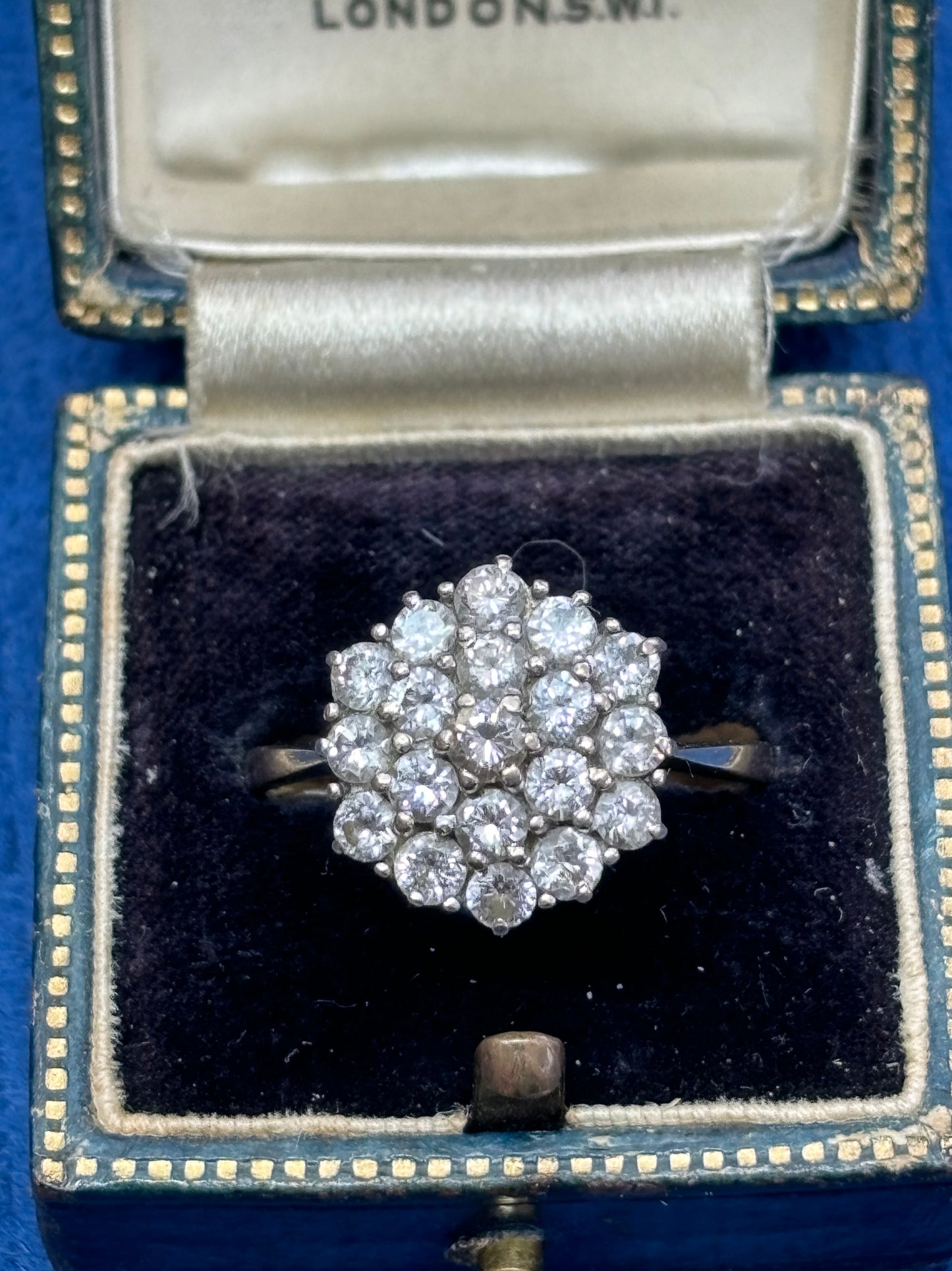 Vintage diamond cluster ring set in 18ct gold