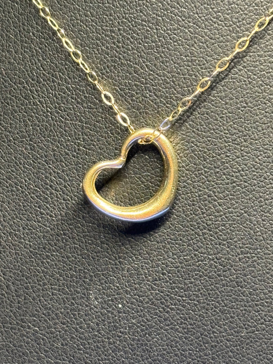 Vintage Solid 9ct gold heart pendant with chain